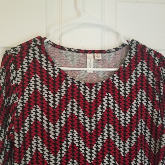 Tacera Knit Dress NWOT Small Multi-color Chevron - Picture 3 of 6
